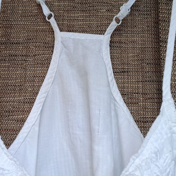 White Embroidered Women's Top - Picture 2 of 4